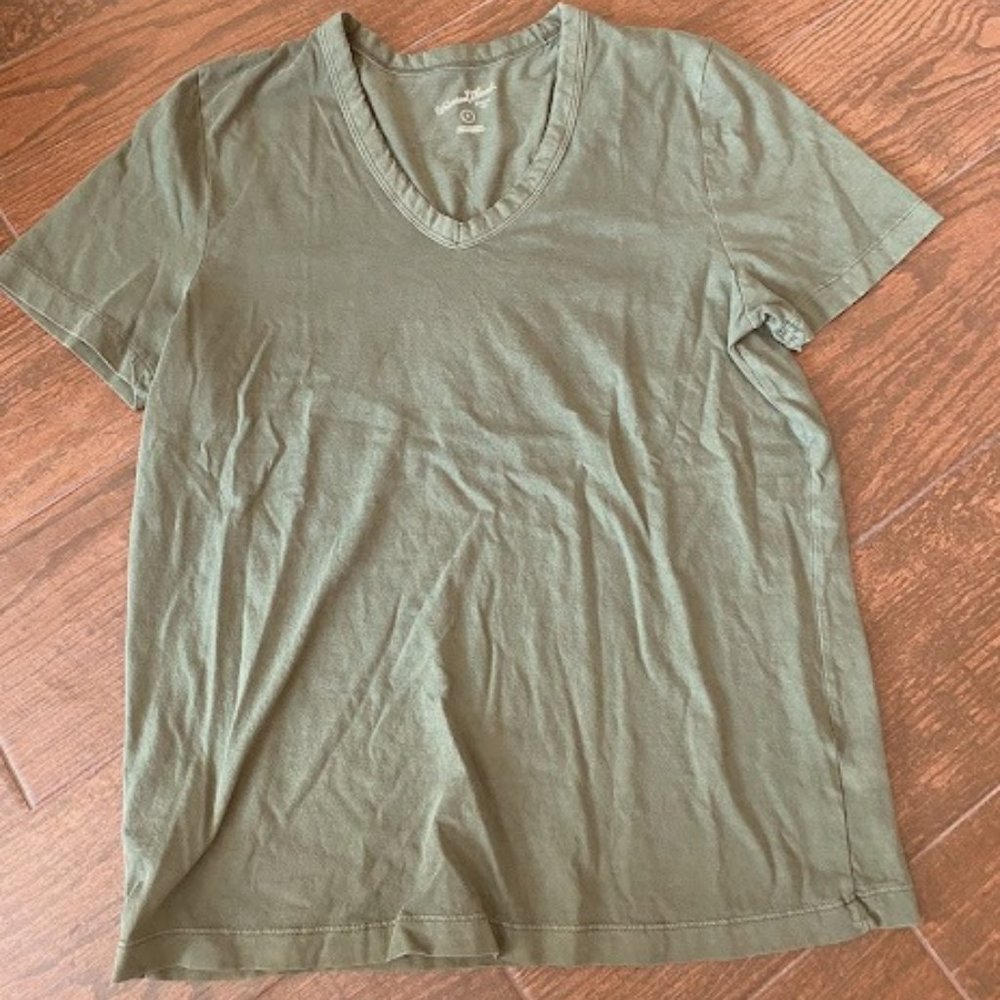 Universal Threads Forest Green V-Neck Tee